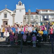 Crianças a cantar as Janeiras em Sarzedas